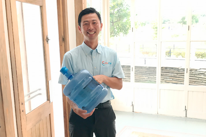 お客様に気持ちよく受け取っていただけるよう心がけて、お水をお届けしています